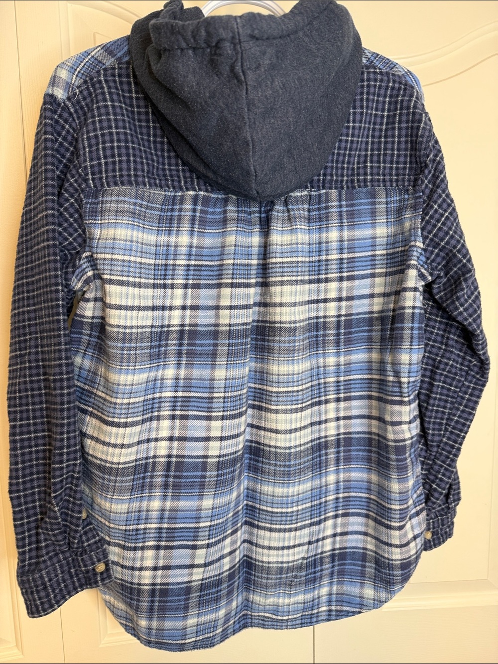 American Eagle  Blue Plaid Hooded Flannel Shirt with Floral Pockets - Picture 5 of 5
